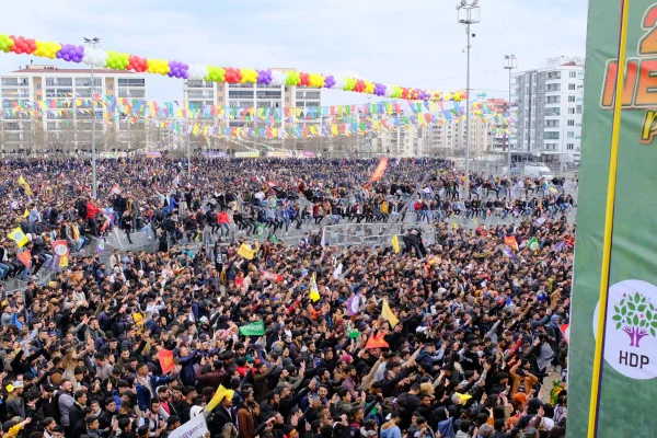Newroz siyaseti çağırıyor