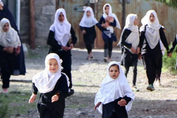 Kadınların öğrenimine süresiz yasak