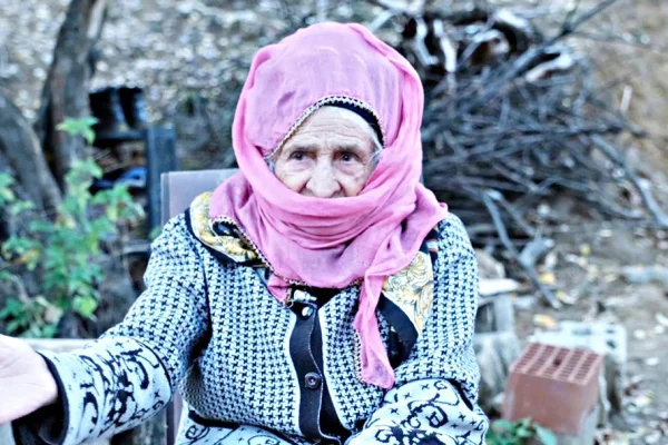 Xece Nine: Bir hayat iki sürgün