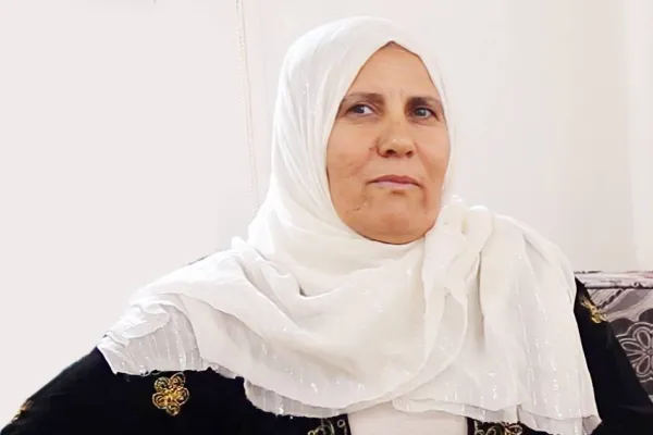 Kilamlara sığınan Barış Annesi