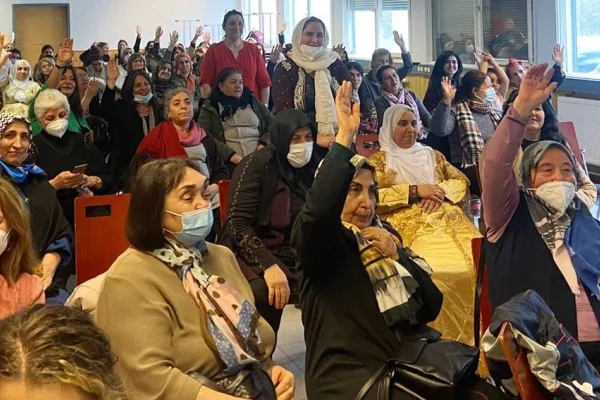 Sen yoksan bir eksiğiz!