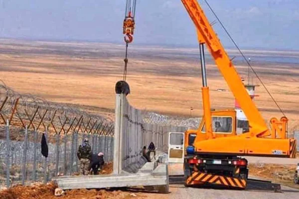 Rojava'ya duvar Şengal'e kuşatma
