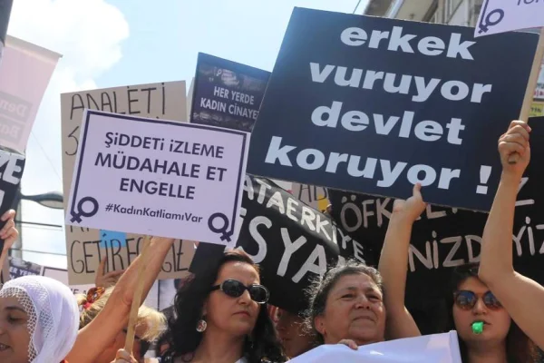 Erkekler 33 kadını katletti