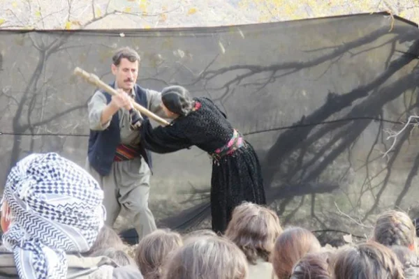 Akışın sevincinde hakikati göstermek	