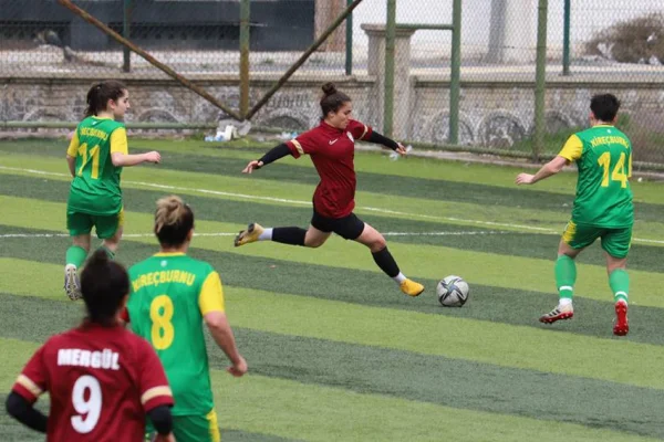 Amedspor oyuncusuna erkek şiddeti