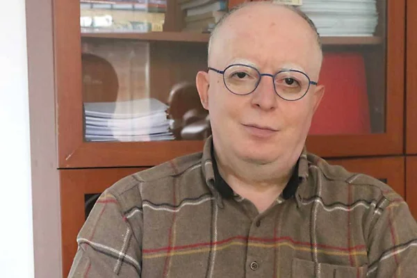 ­Sandık oyunlarıyla kalmaya çalışıyor