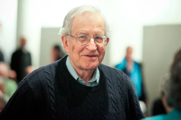 Külliyen muhalif: Noam Chomsky