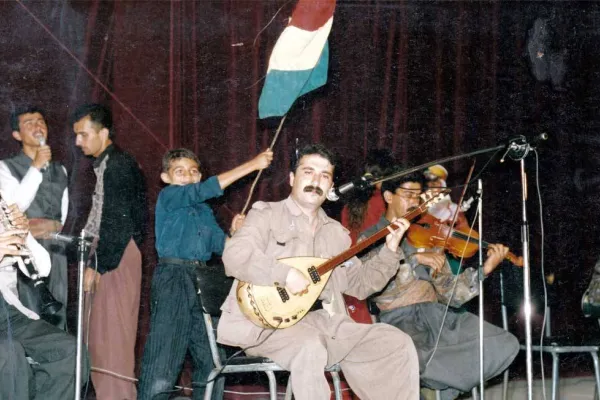 Şarkılarını bırakıp gitti