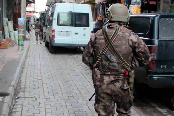 Amed’de 66 kişi gözaltına alındı