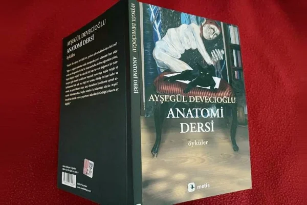 Ayşegül Devecioğlu'dan öyküler