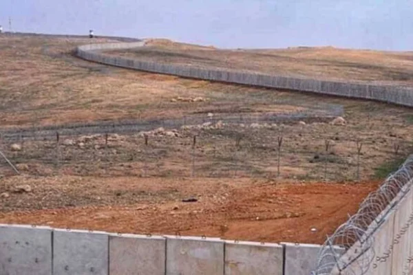 Duvara karşı olmayan yanındadır