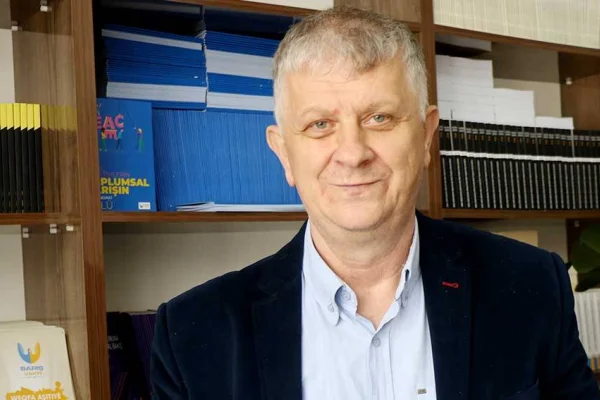 İktidar şansını deniyor