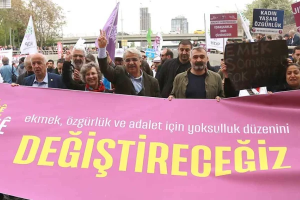 Savaşa ve sömürüye hayır!