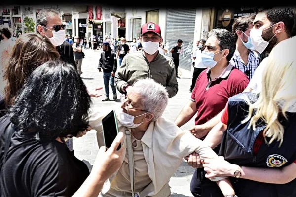 Polis, Cumartesi Anneleri’ne saldırdı