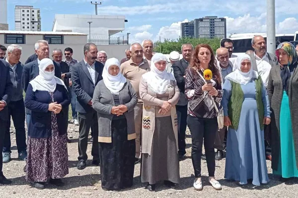 Tutsak yakınları: Bizi duyun!