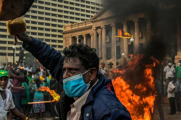 Sri Lanka: Saray ve saltanat çöküyor