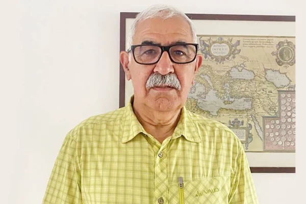 Mücadele halayının başını çekenler