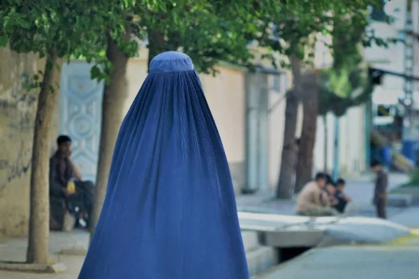 Kadına takılan boyunduruk: Burka