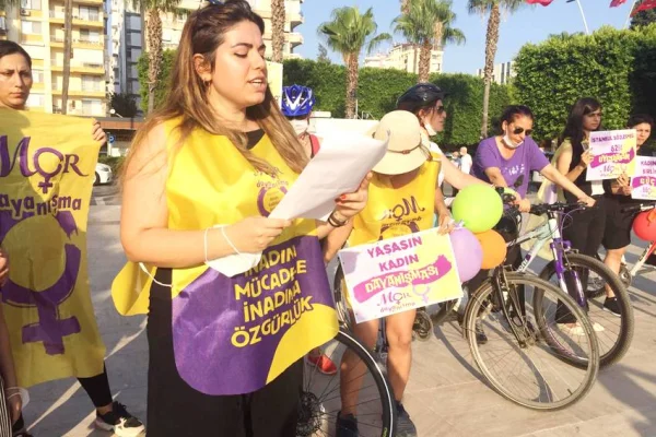 Şiddete karşı pedal