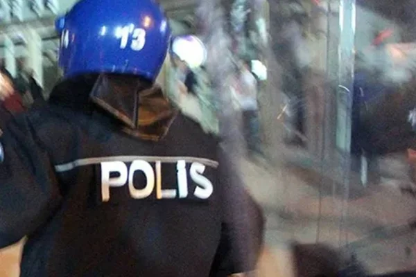 Öğrenciler dövülerek gözaltına alındı