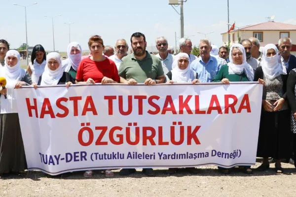 Tutsak aileleri: Tabutlarda istemiyoruz