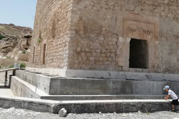 Küçük Saray’ı betona gömdüler