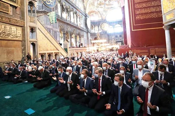 Siyasetin tüketim malzemesi: Ayasofya!