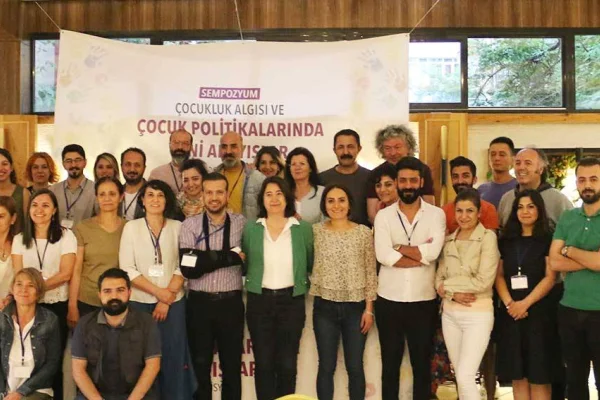 Çocukluk alanında 3. Yol mümkün
