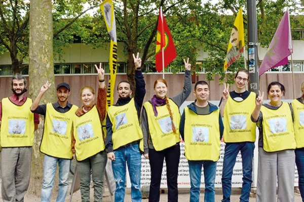 Enternasyonalistler Öcalan nöbetinde