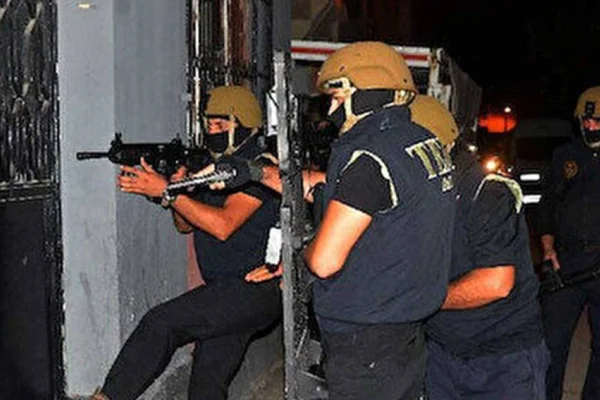 Tarsus’ta 20 gözaltı