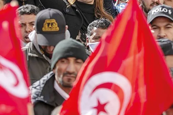 Tunus dini anayasadan çıkarıyor