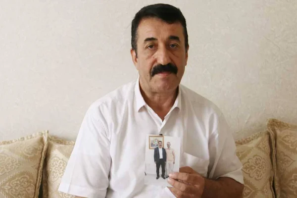 Üç tutsağa bir yumurta