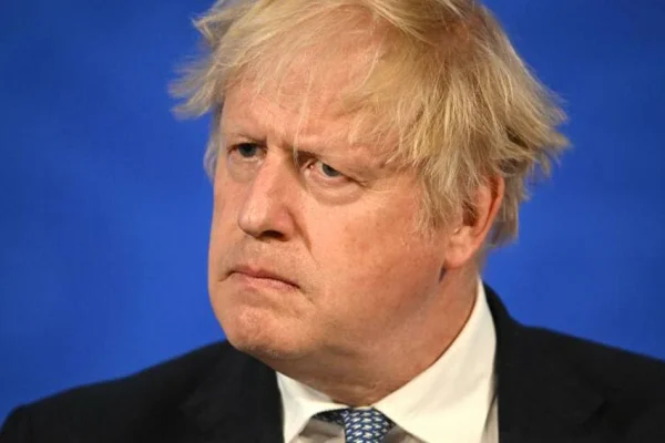 Johnson sonunda pes etti