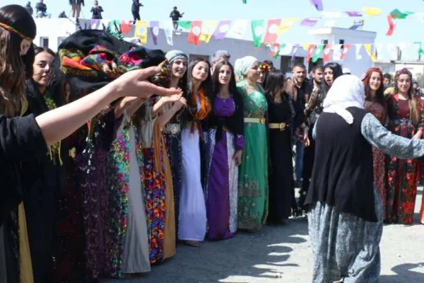 Newroz’daki şala 10 ay hapis