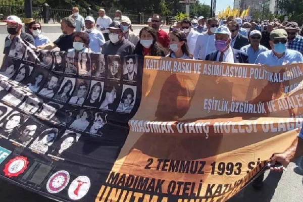 Madımak yangını devam ediyor 