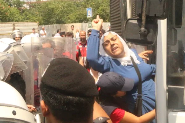 Tutsak yakınlarına İstanbul'da gözaltı