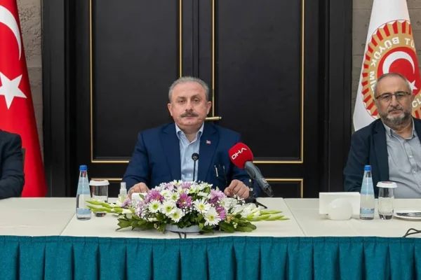 Önergeler Şentop'a çarpıyor
