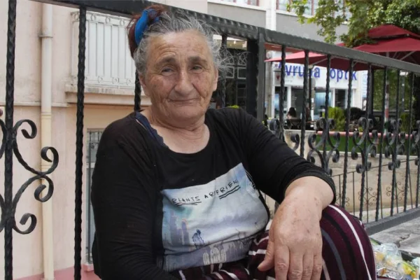 Ekmek 4 TL, 6 ekmek alıyoruz içi boş
