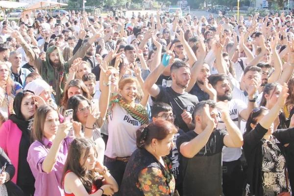 Devrimi birlikte koruyacağız