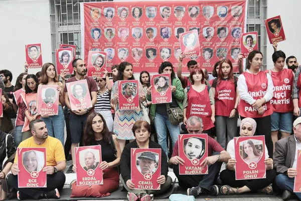 Son parasıyla Kobanêli çocuklara oyuncak aldı