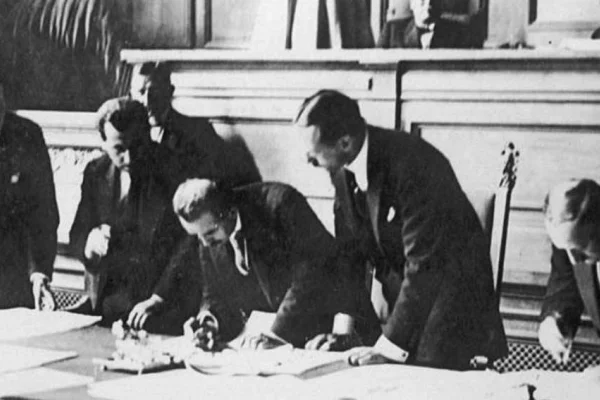 99 yıllık kumpas dikiş tutmuyor