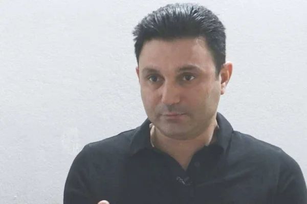 Keşke hafızamdan silsem, diyorum
