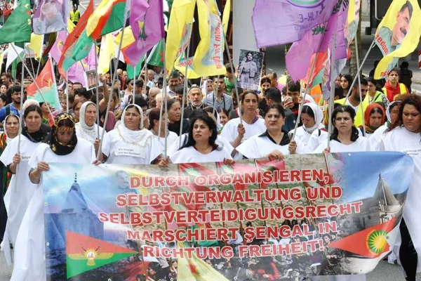 Êzîdîler alanlara çıkıyor 