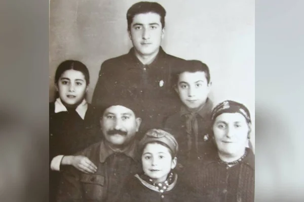 Beş uzak diyarda gömülen beş nesil