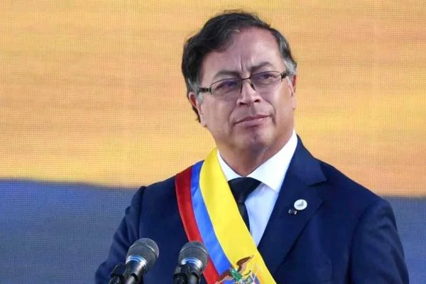 Petro işe Venezuela’dan başladı 