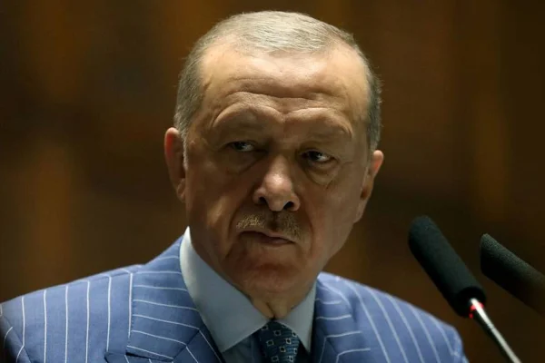 “Bir ihtimal daha var o da devrim mi dersin?” 