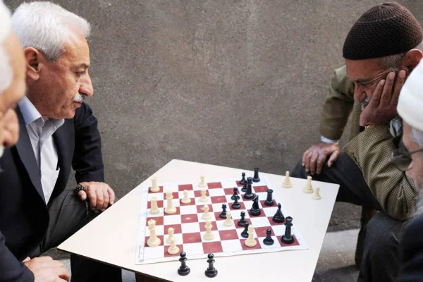 605 milyon insan satranç oynuyor