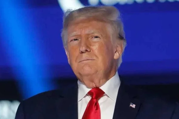 FBI Trump’ın evinde gizli belge aradı