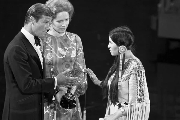 Oscar 50 yıl sonra özür diledi