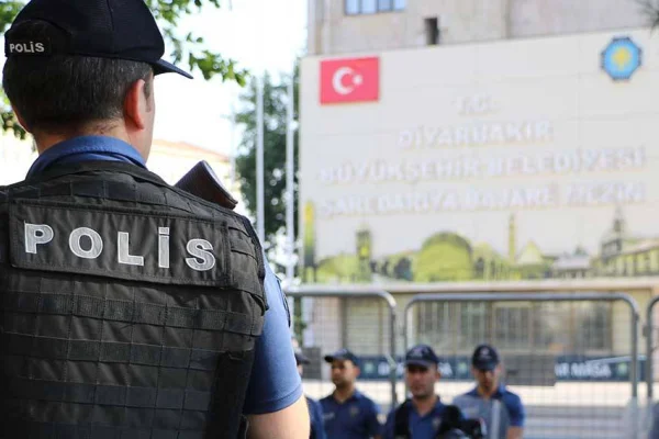 Kayyum rejimi üç yıldır semiriyor